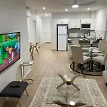 Adelaide Central Apartment - 3Br, 2Bath & Carpark