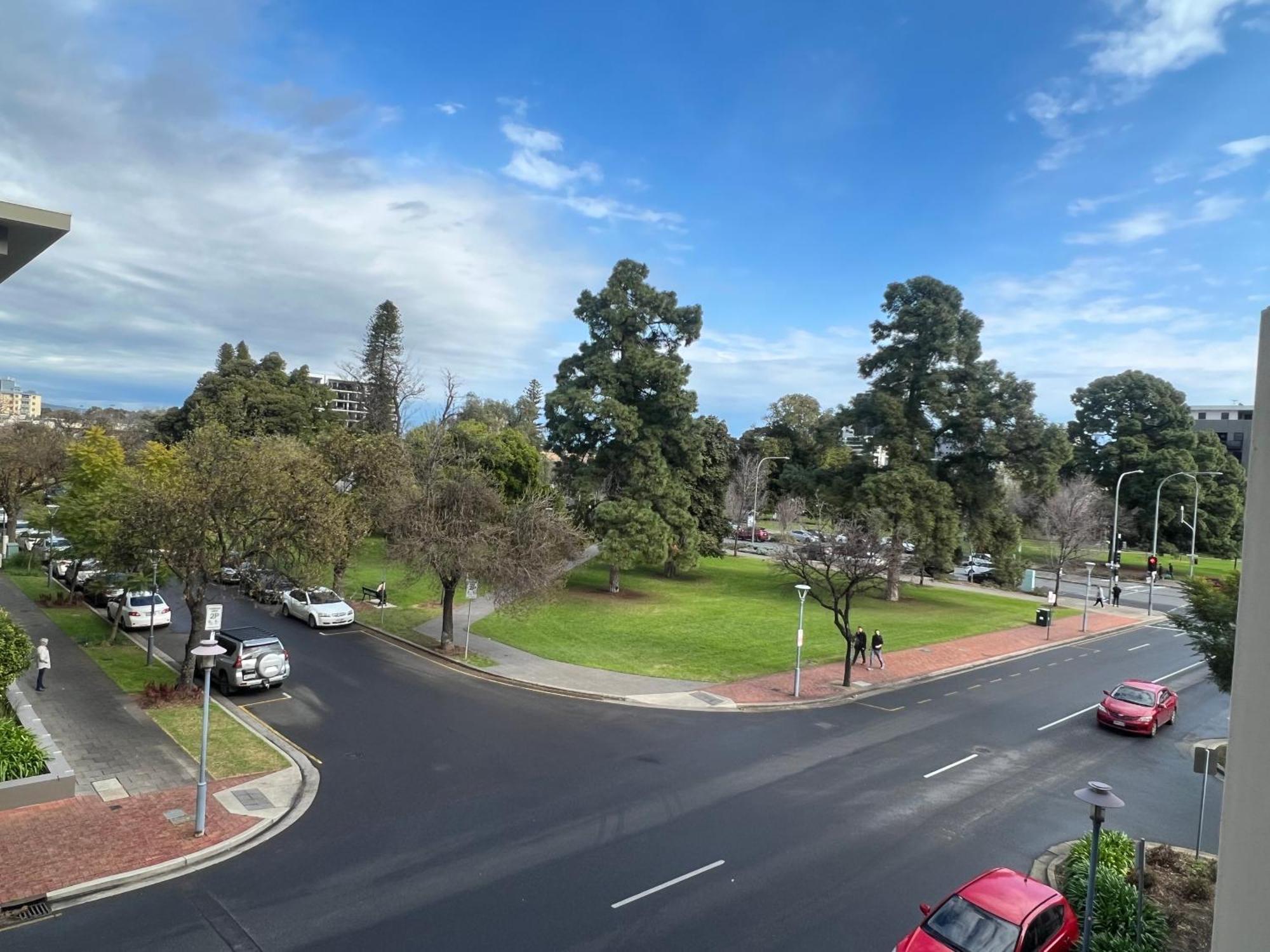 Apartment - 3br, 2bath & Carpark Adelaide
