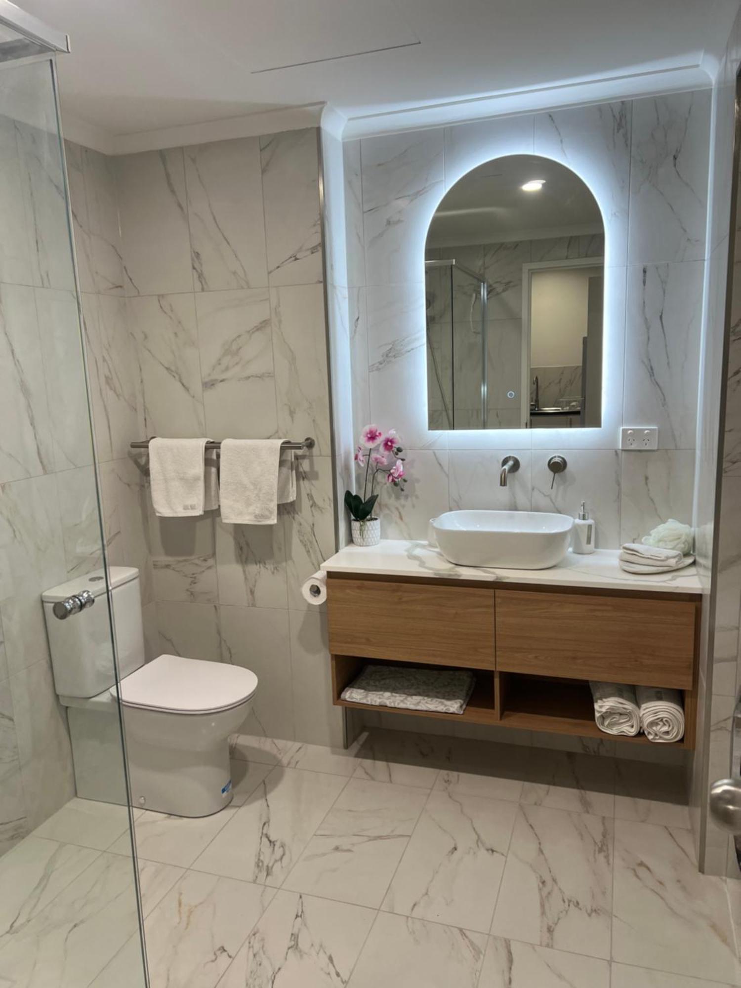 Apartment - 3br, 2bath & Carpark Adelaide