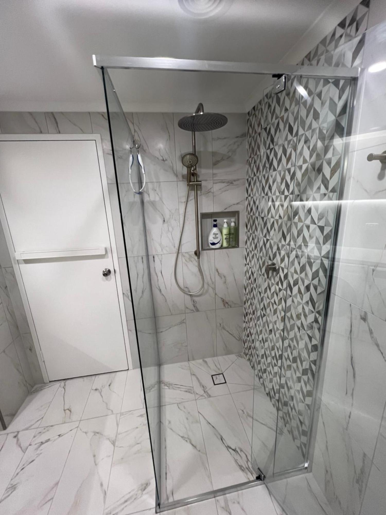 - 3br, 2bath & Carpark Adelaide